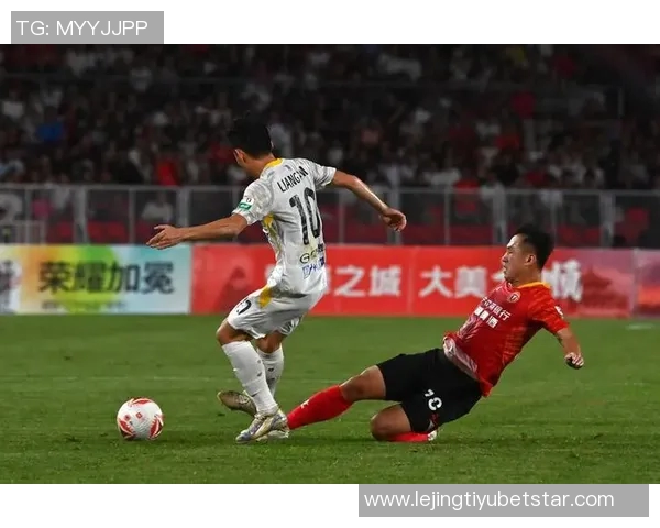 2025中甲辽宁铁人队现场观众人数创新高场均观众达26407人次