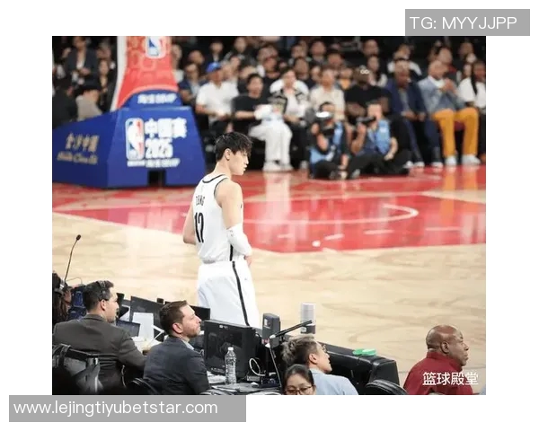 曾凡博回防失位被狄龙三分命中比赛局势瞬息万变 曾凡博回防失位被狄龙三分命中比赛局势瞬息万变